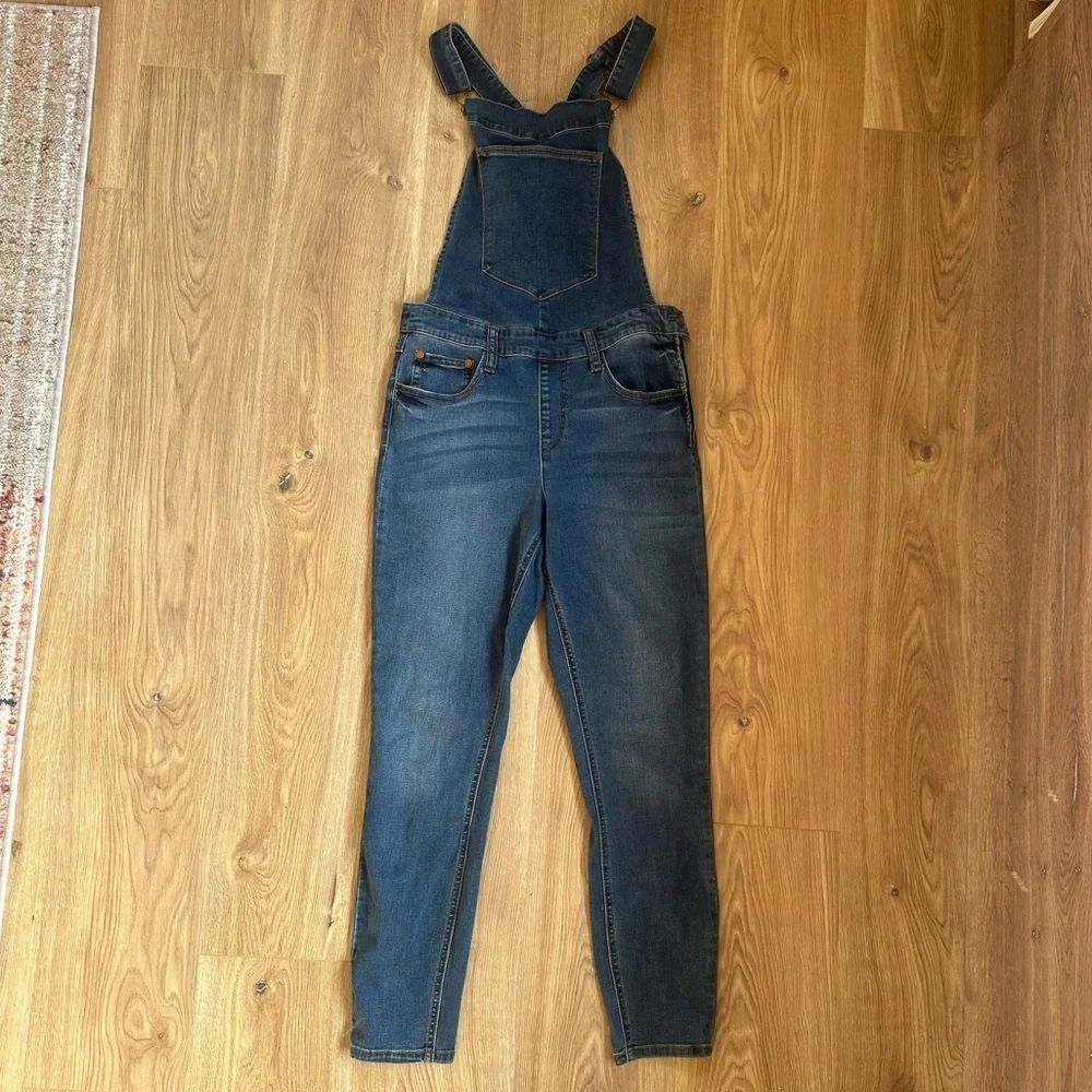 Slim fit Women’s Wrangler Overalls - Picture 2 of 7